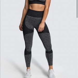 DOYOUEVEN IMPACT SEAMLESS LEGGINGS - BLACK